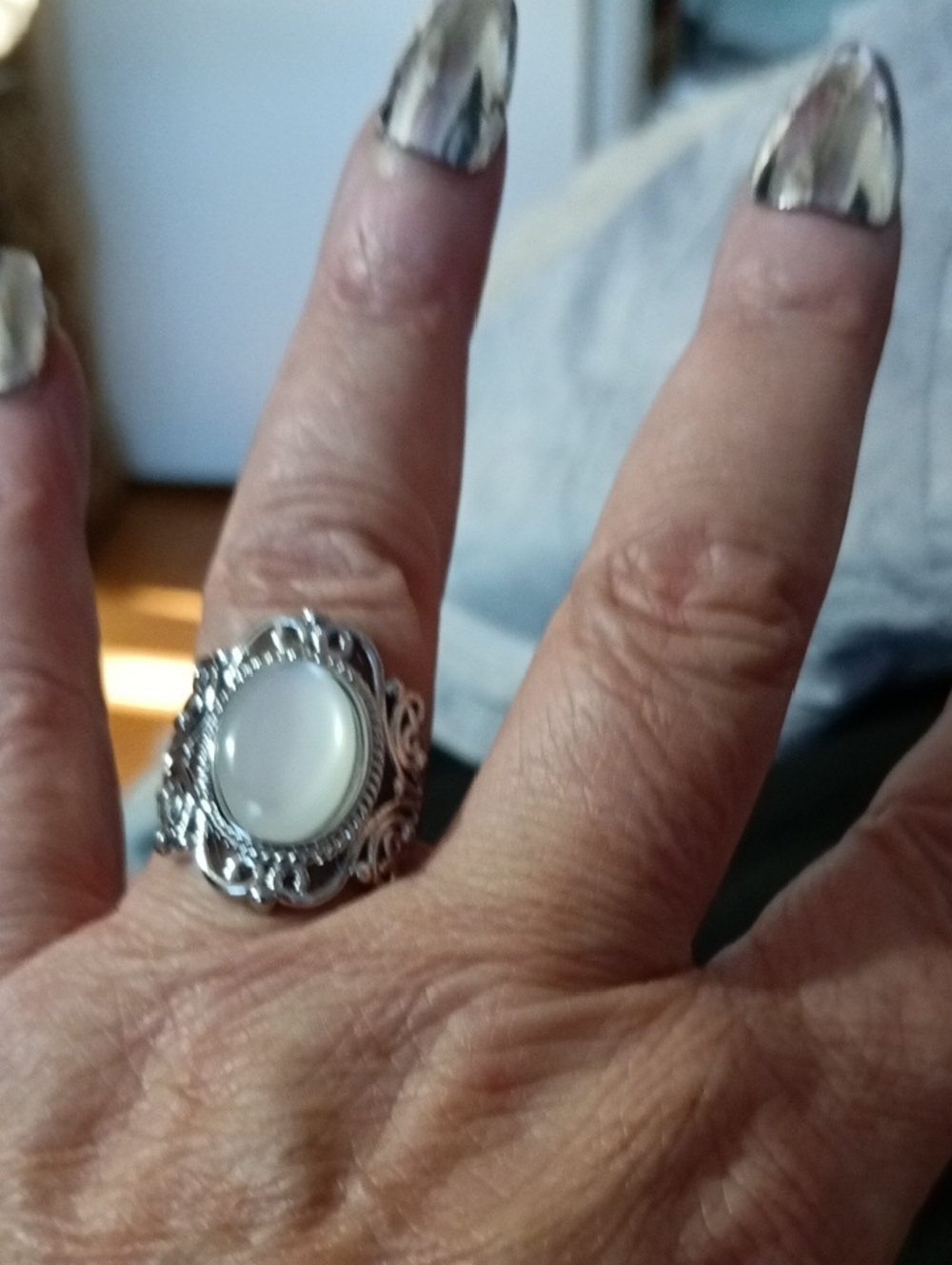 Source Unknown Silver Filigree Ring with White Moonstone-Like Center